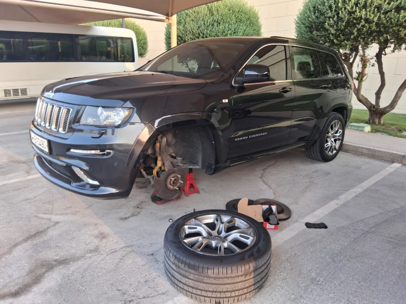 Jeep Grand Cherokee brake pads and rotors replaced on location in Qatar