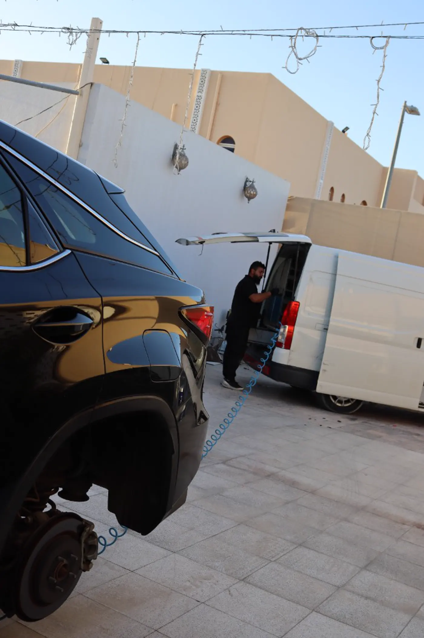 Mobile Puncture Qatar van and technician working on-site in Qatar